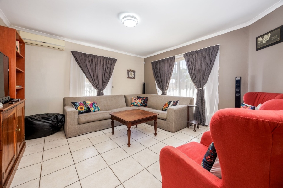 3 Bedroom Property for Sale in Sonstraal Heights Western Cape